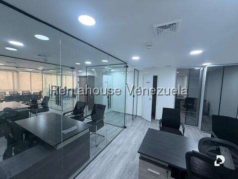 Oficina en Chuao, Caracas – 11