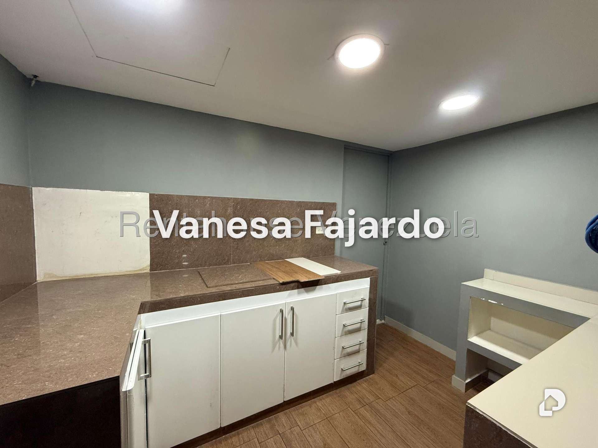 Local comercial en Santa Rosa de Lima, Caracas – 11