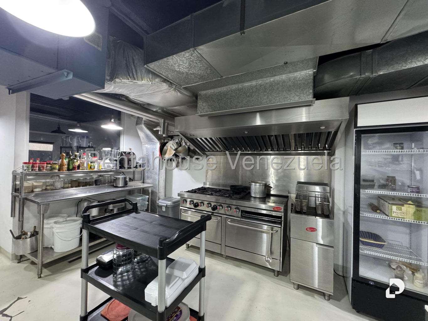 Local comercial en Santa Fe Norte, Caracas – 11