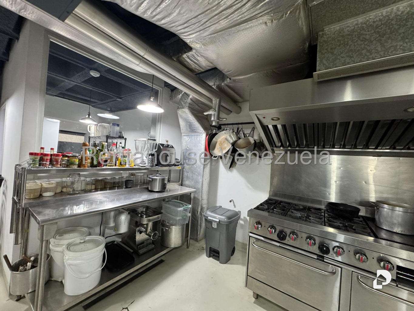 Local comercial en Santa Fe Norte, Caracas – 17