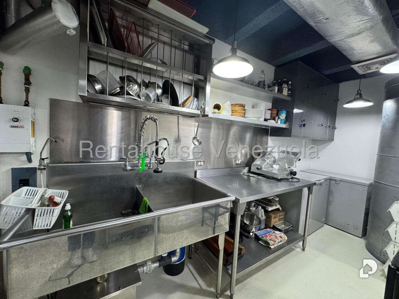 Local comercial en Santa Fe Norte, Caracas – 13