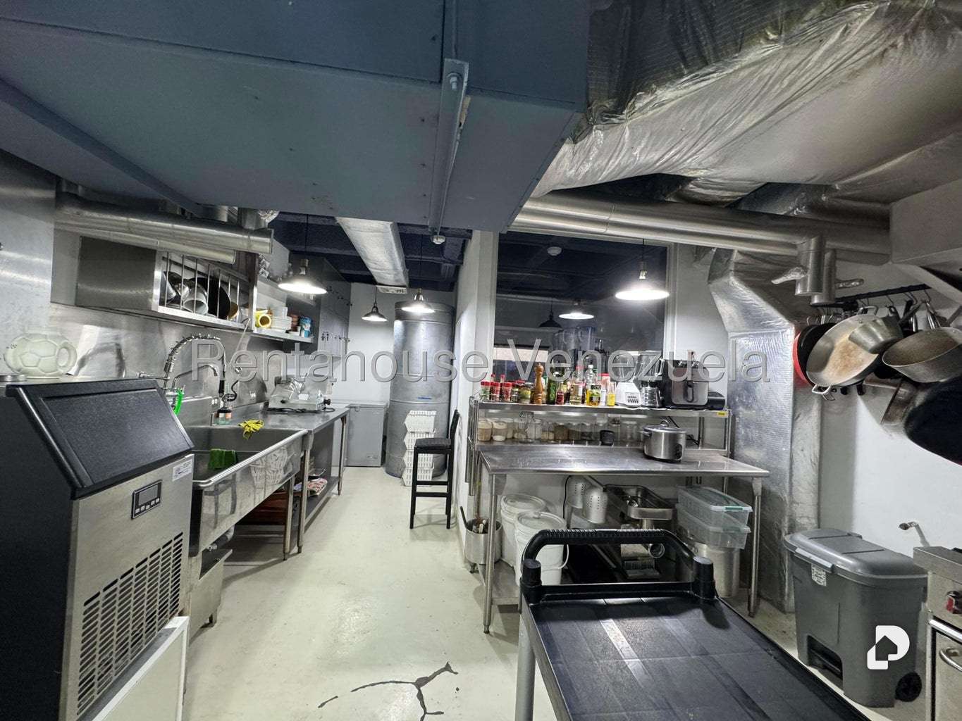 Local comercial en Santa Fe Norte, Caracas – 14