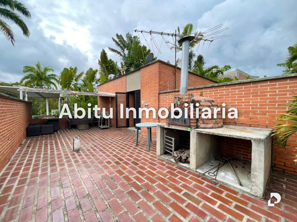 House in La Lagunita, Caracas – 23
