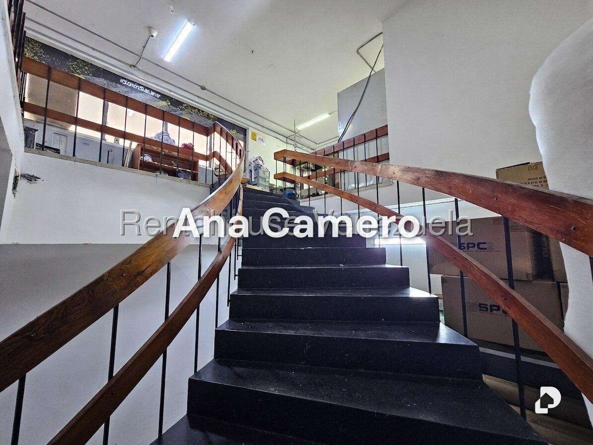 Edificio en Los Chaguaramos, Caracas – 17