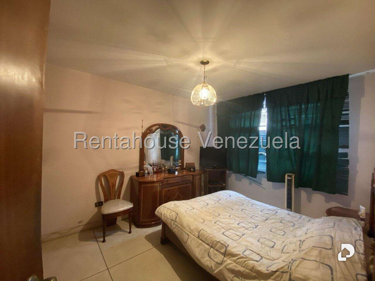 Casa en Santa Paula, Caracas – 11