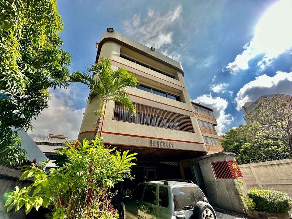 Edificio en La Urbina, Caracas - 1