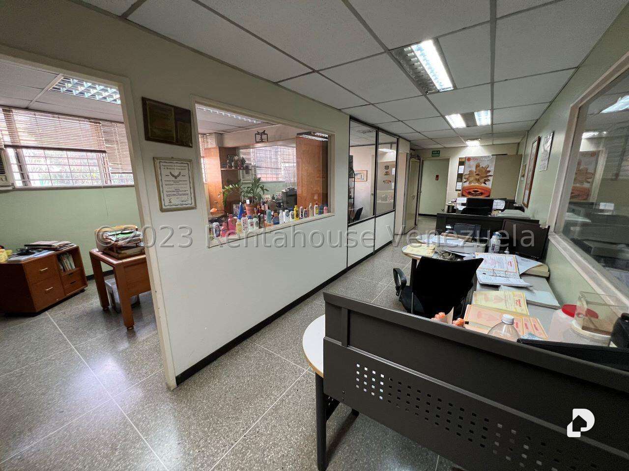 Local comercial en La Urbina, Caracas – 11