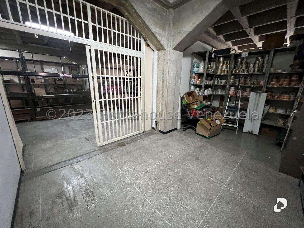 Local comercial en La Urbina, Caracas – 28