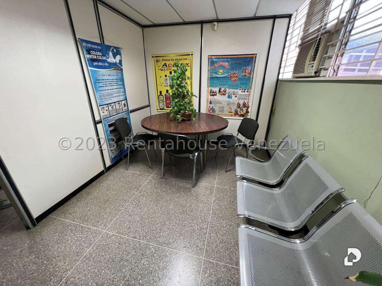 Local comercial en La Urbina, Caracas – 3