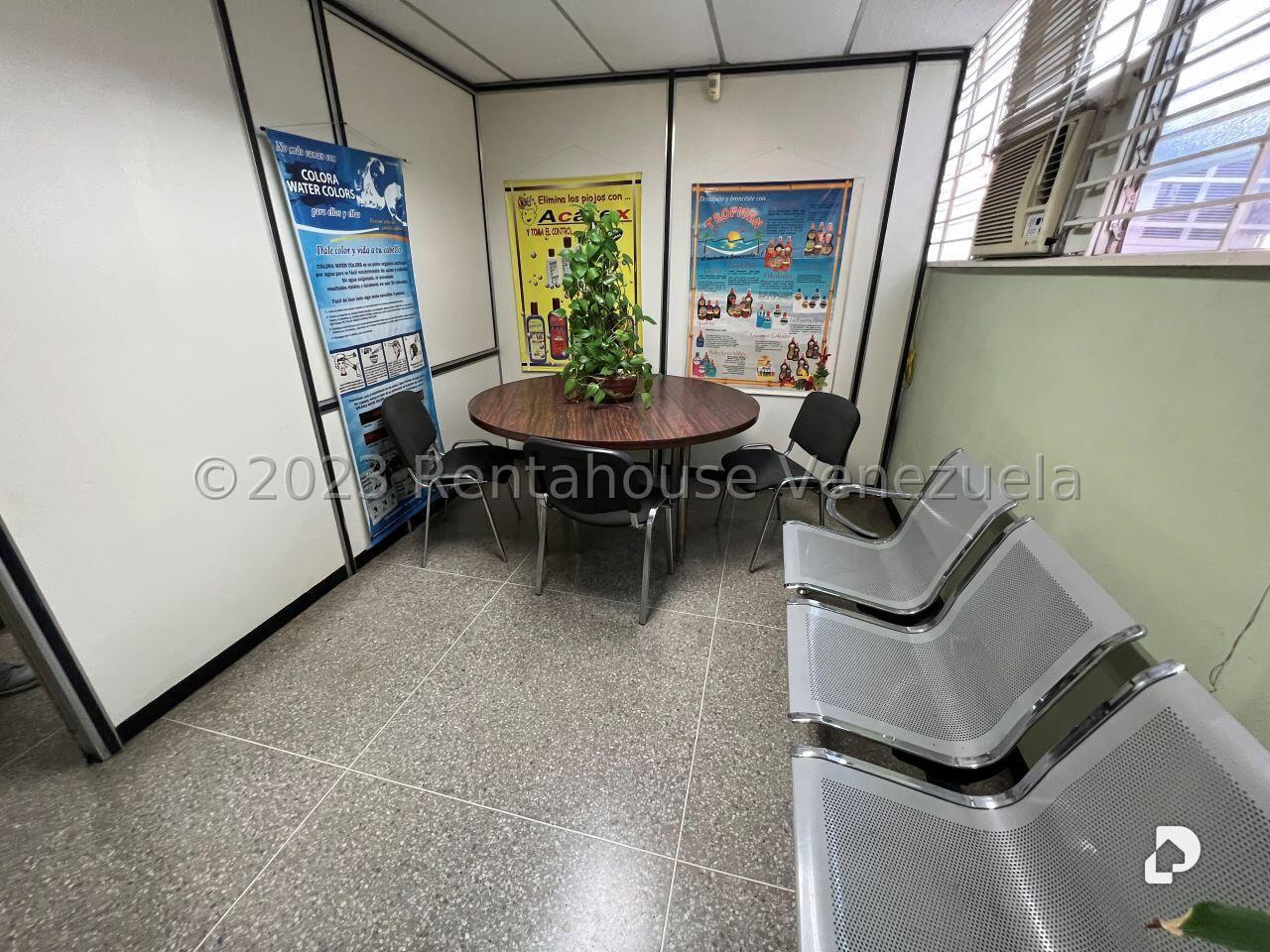 Local comercial en La Urbina, Caracas – 3