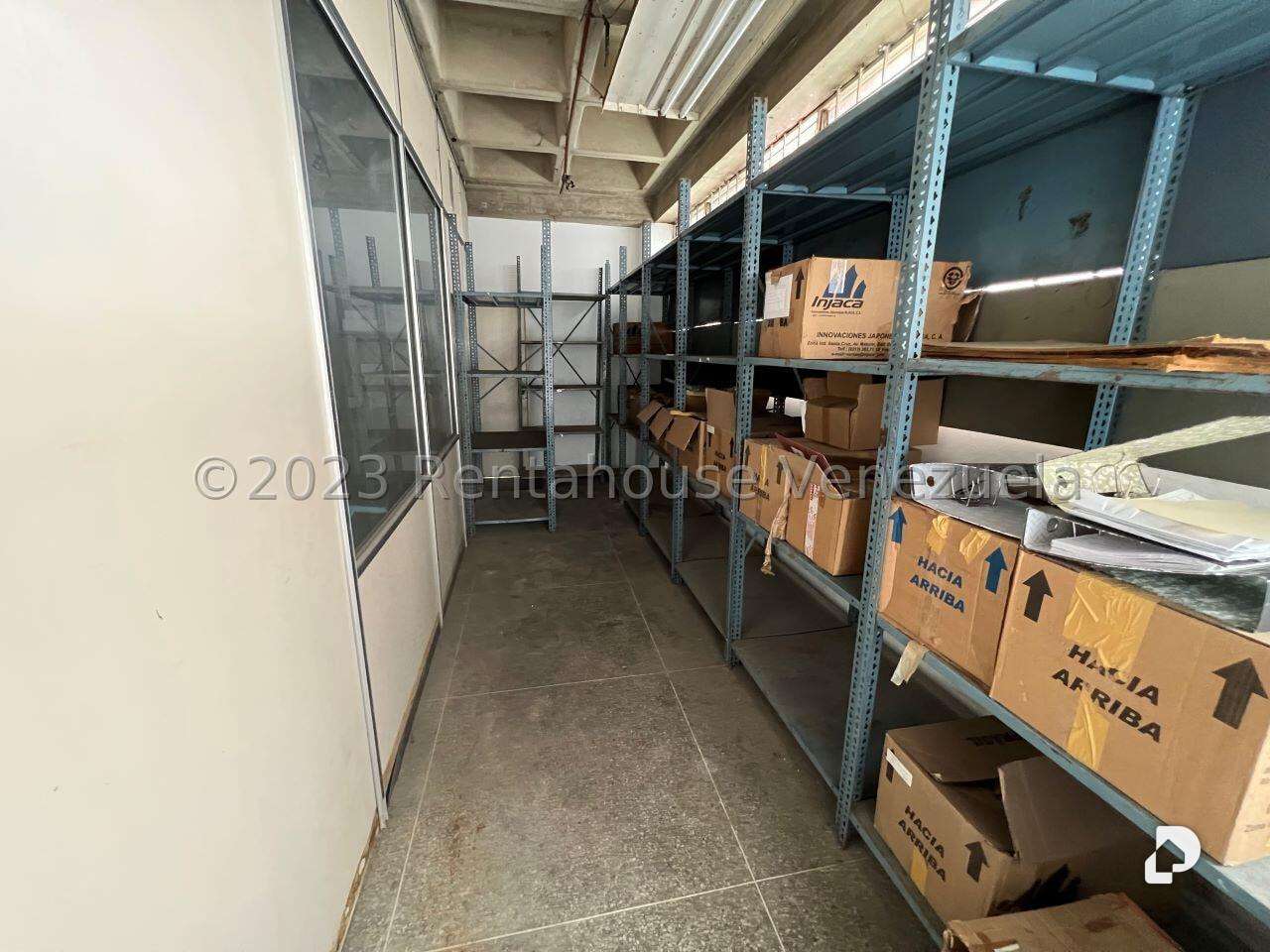 Local comercial en La Urbina, Caracas – 30