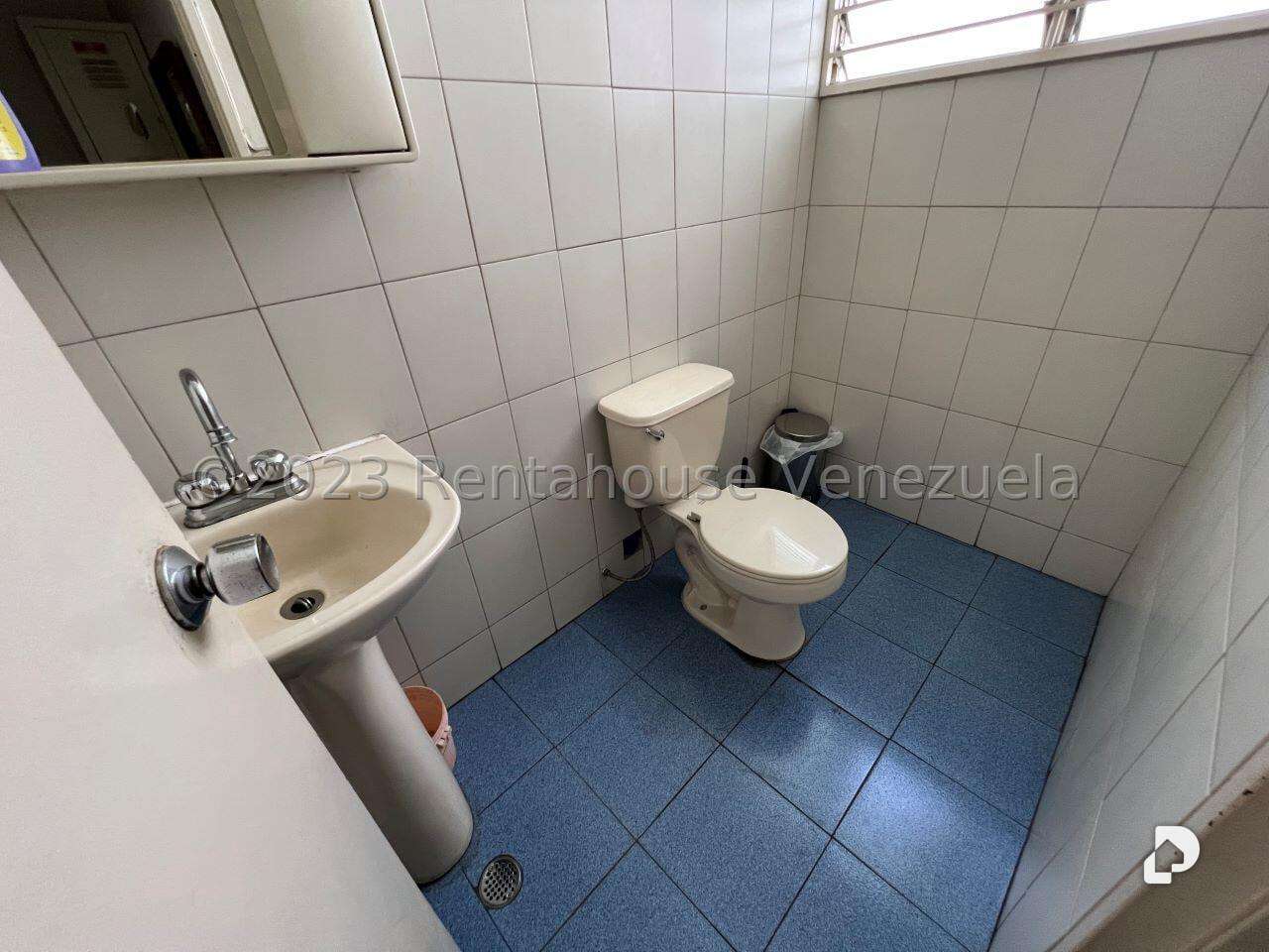Local comercial en La Urbina, Caracas – 14