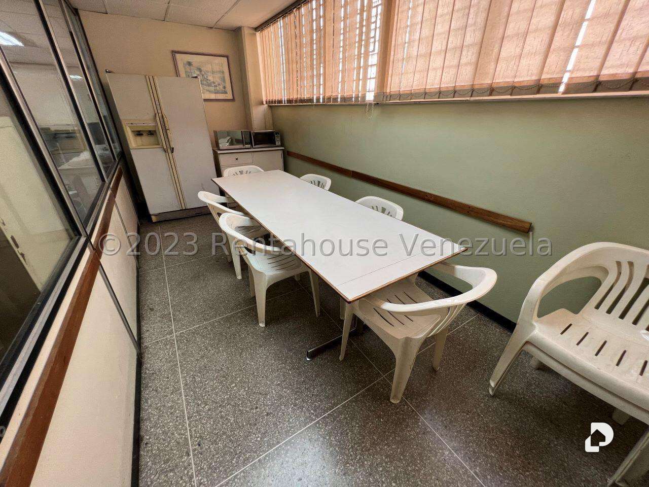 Local comercial en La Urbina, Caracas – 15