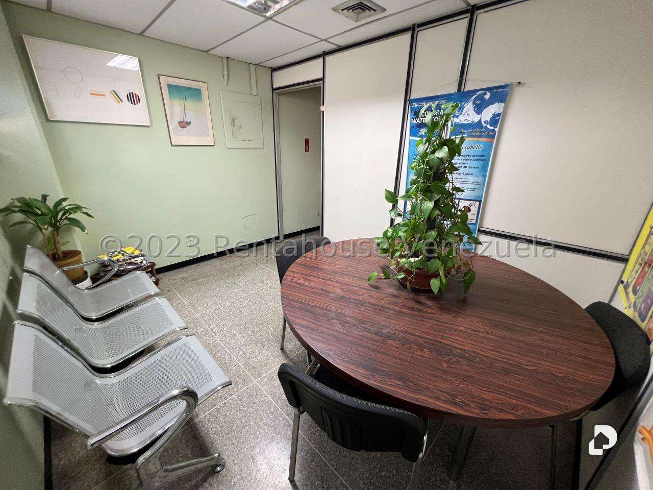Local comercial en La Urbina, Caracas – 4