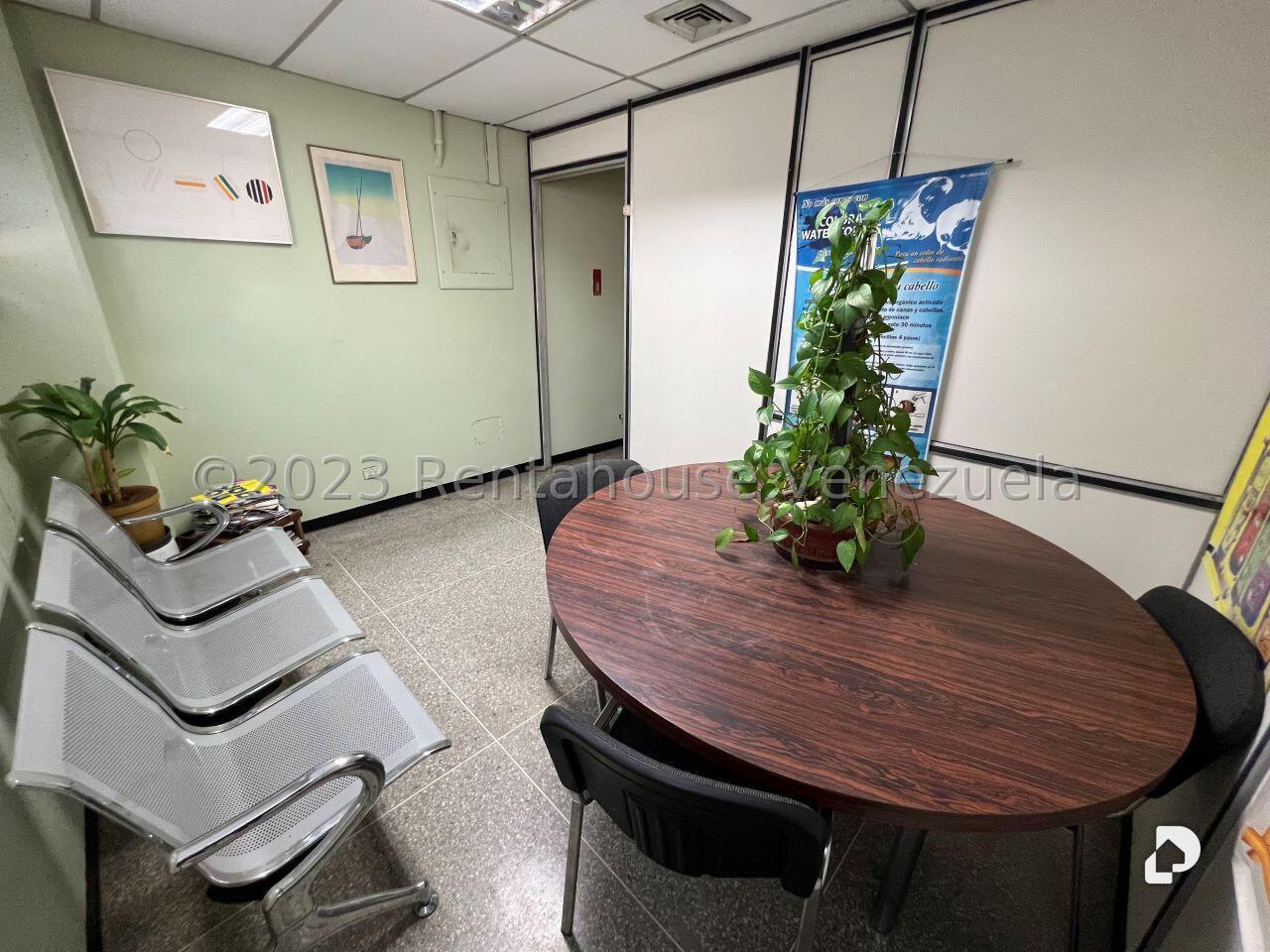 Local comercial en La Urbina, Caracas – 4
