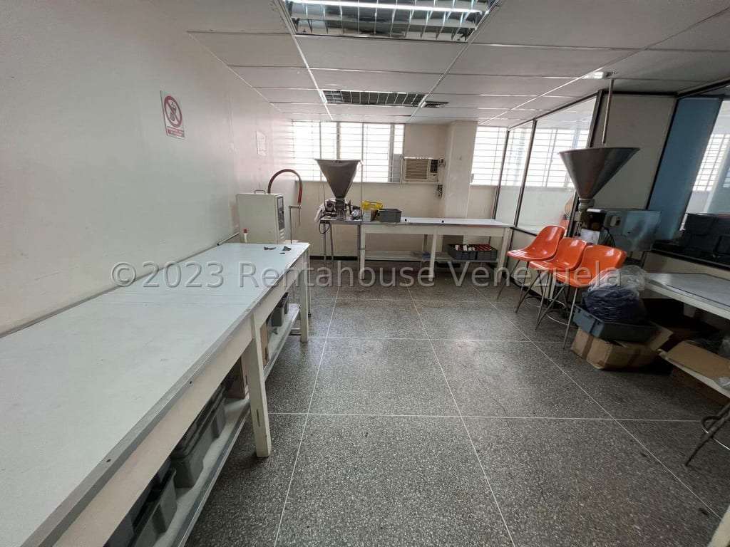 Local comercial en La Urbina, Caracas