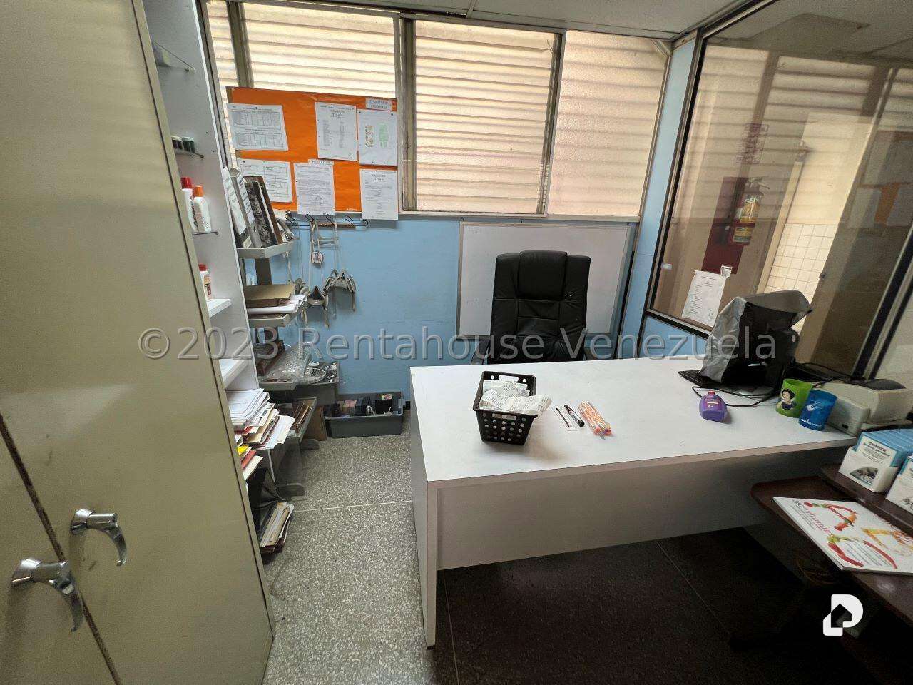 Local comercial en La Urbina, Caracas – 17