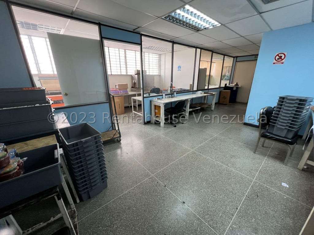 Local comercial en La Urbina, Caracas
