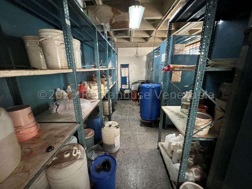 Local comercial en La Urbina, Caracas