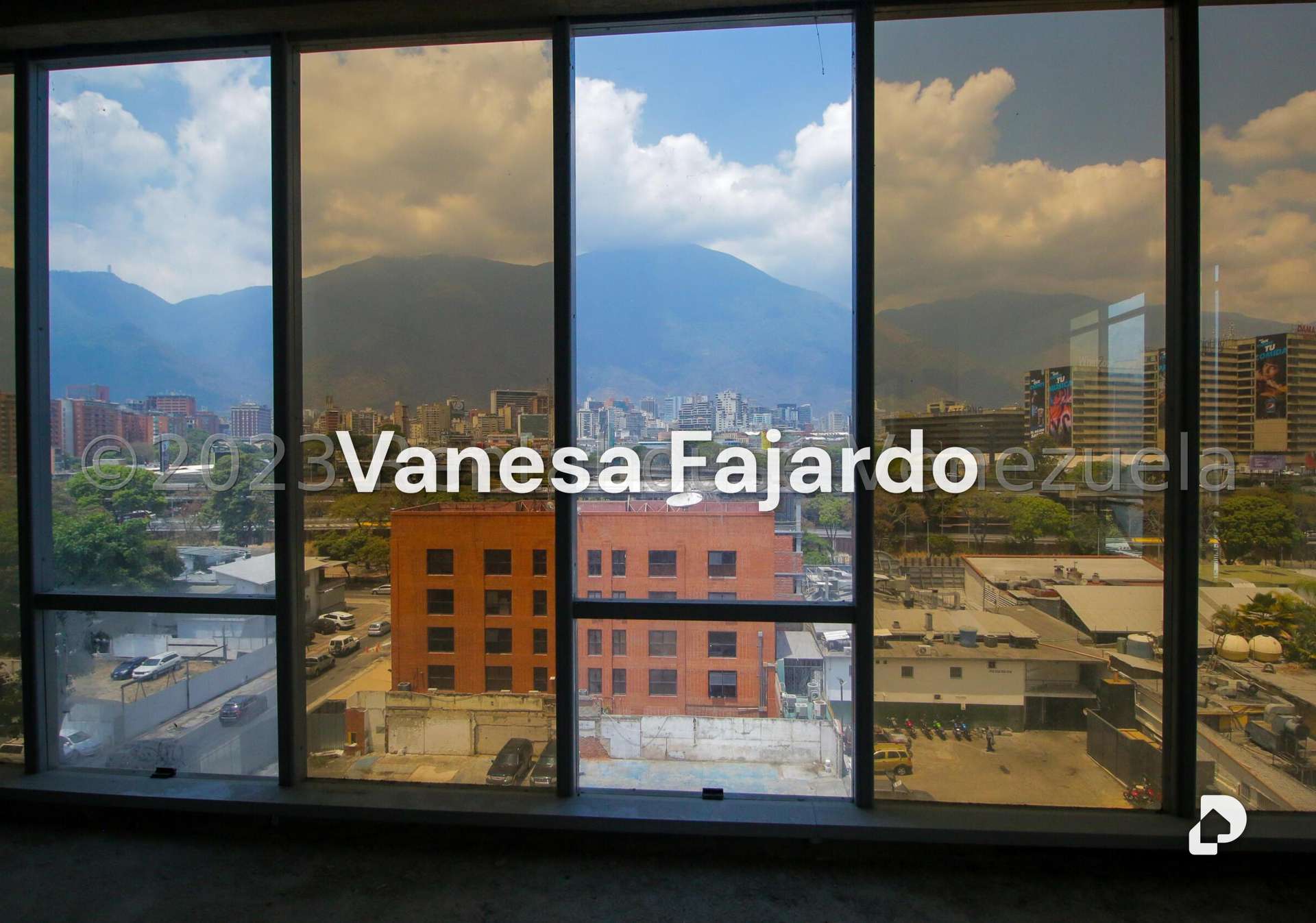 Oficina en Las Mercedes, Caracas – 11