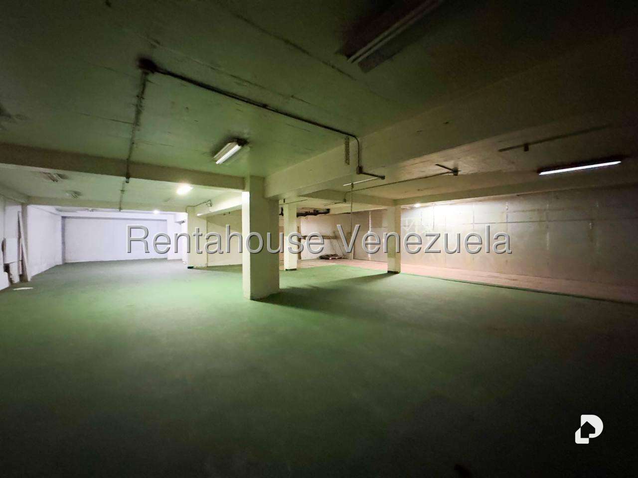 Edificio en La Urbina, Caracas – 30