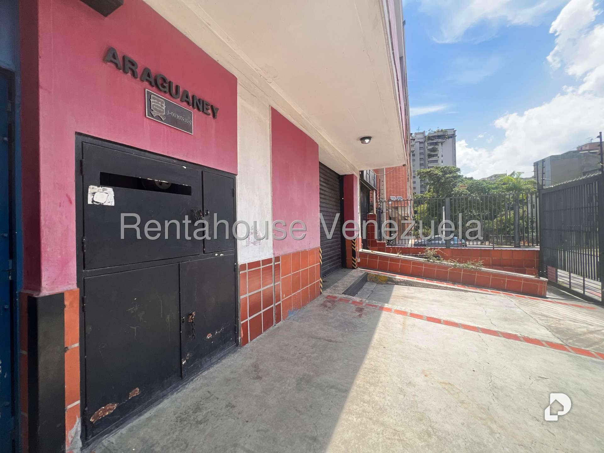 Edificio en La Urbina, Caracas – 3