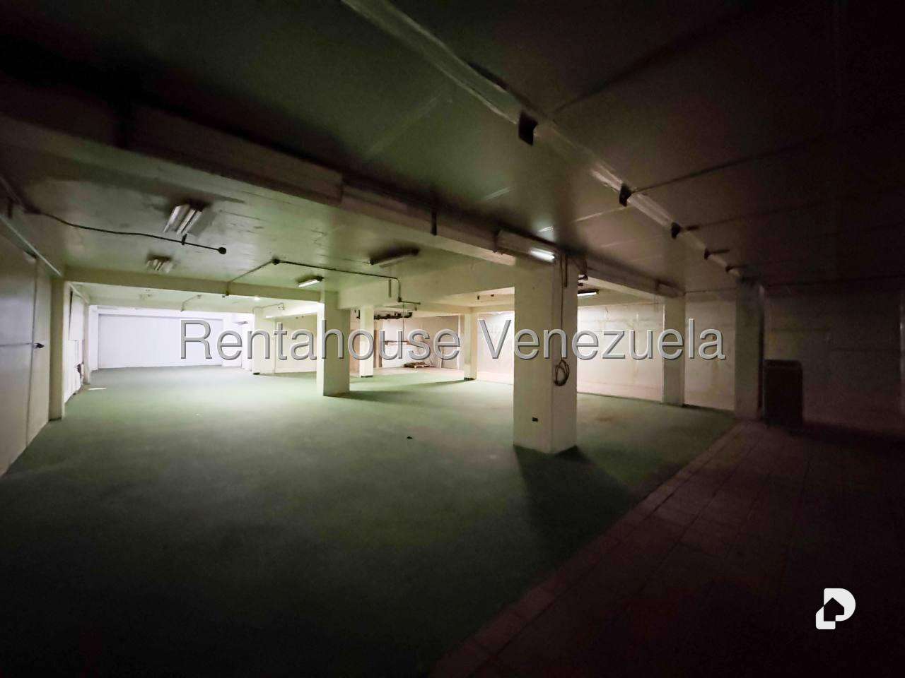 Edificio en La Urbina, Caracas – 29