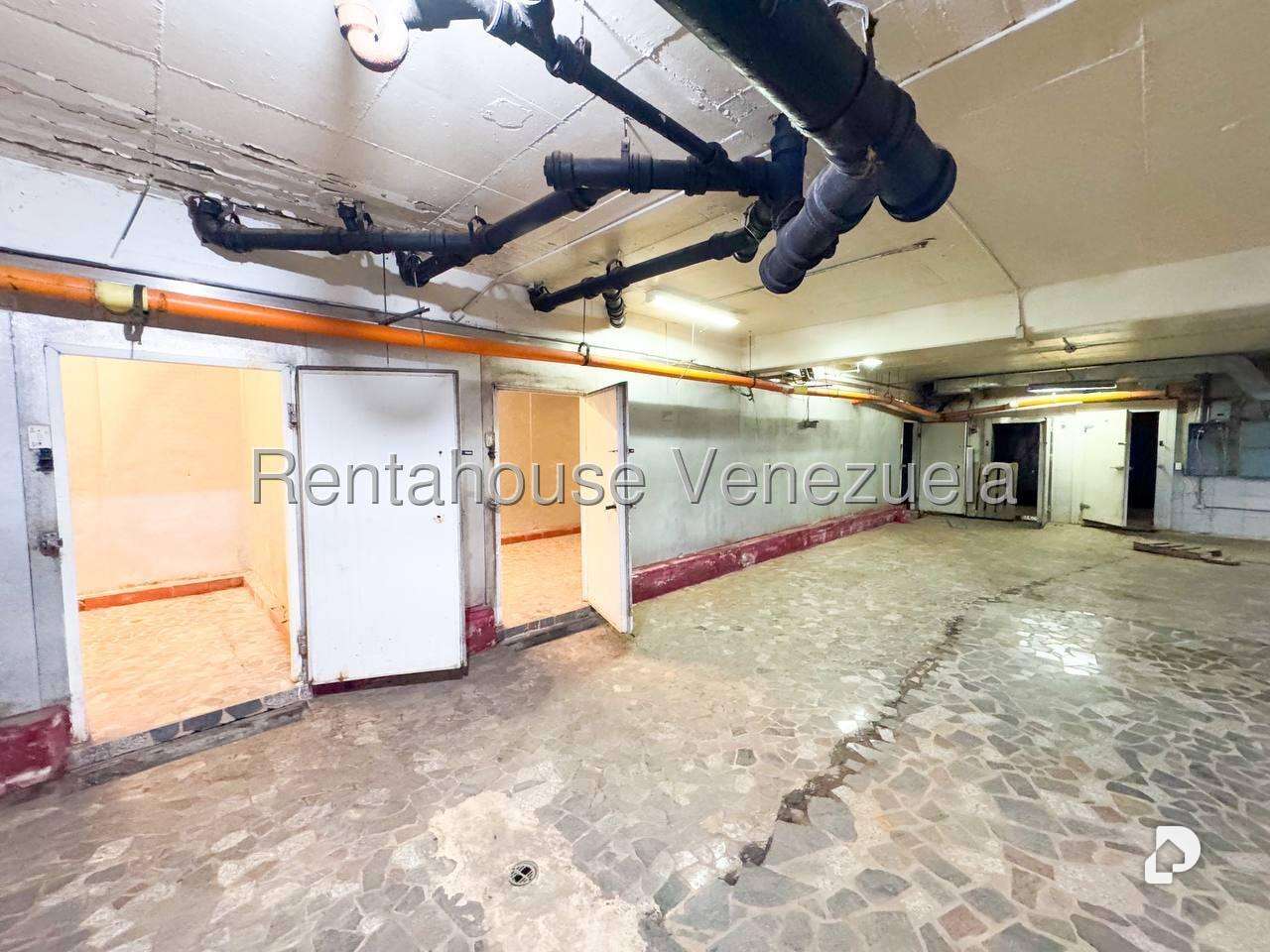 Edificio en La Urbina, Caracas – 16