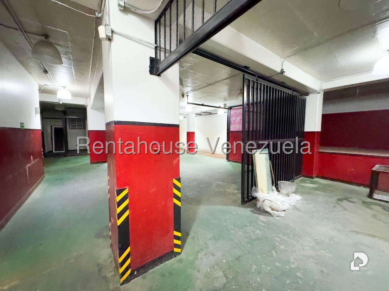 Edificio en La Urbina, Caracas – 19