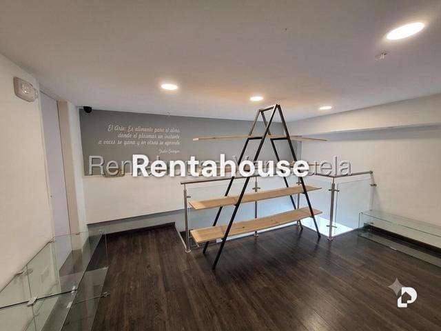 Local comercial en Parroquia Urbana San José, Valencia – 18