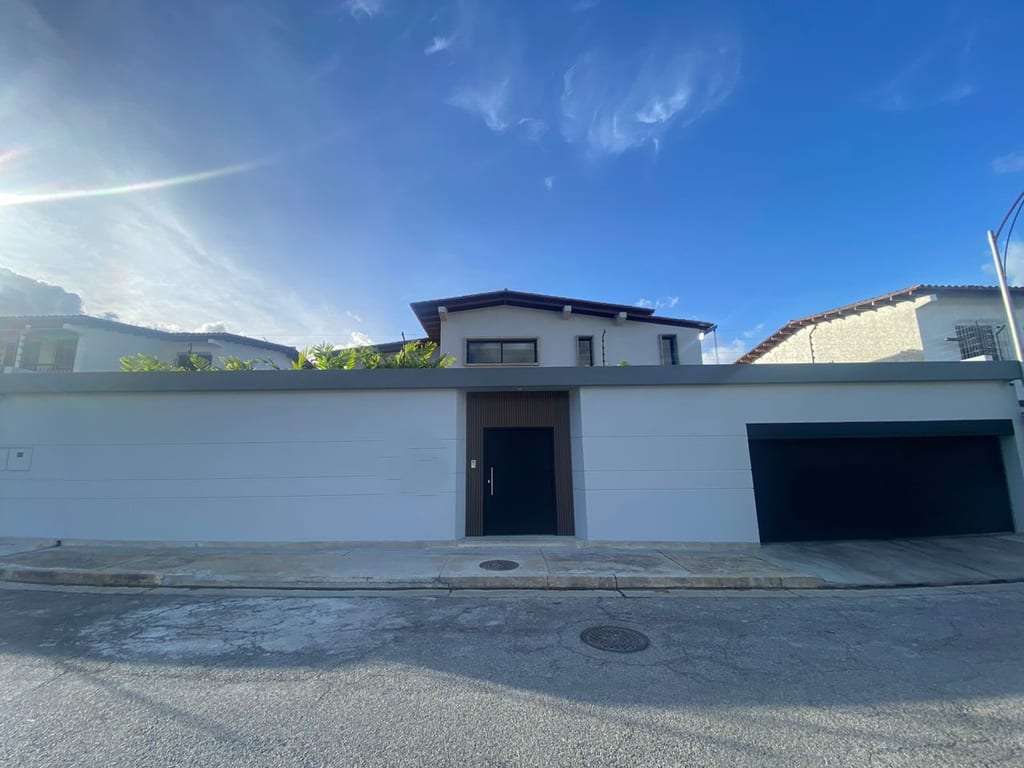 Casa en Santa Paula, Caracas - 1