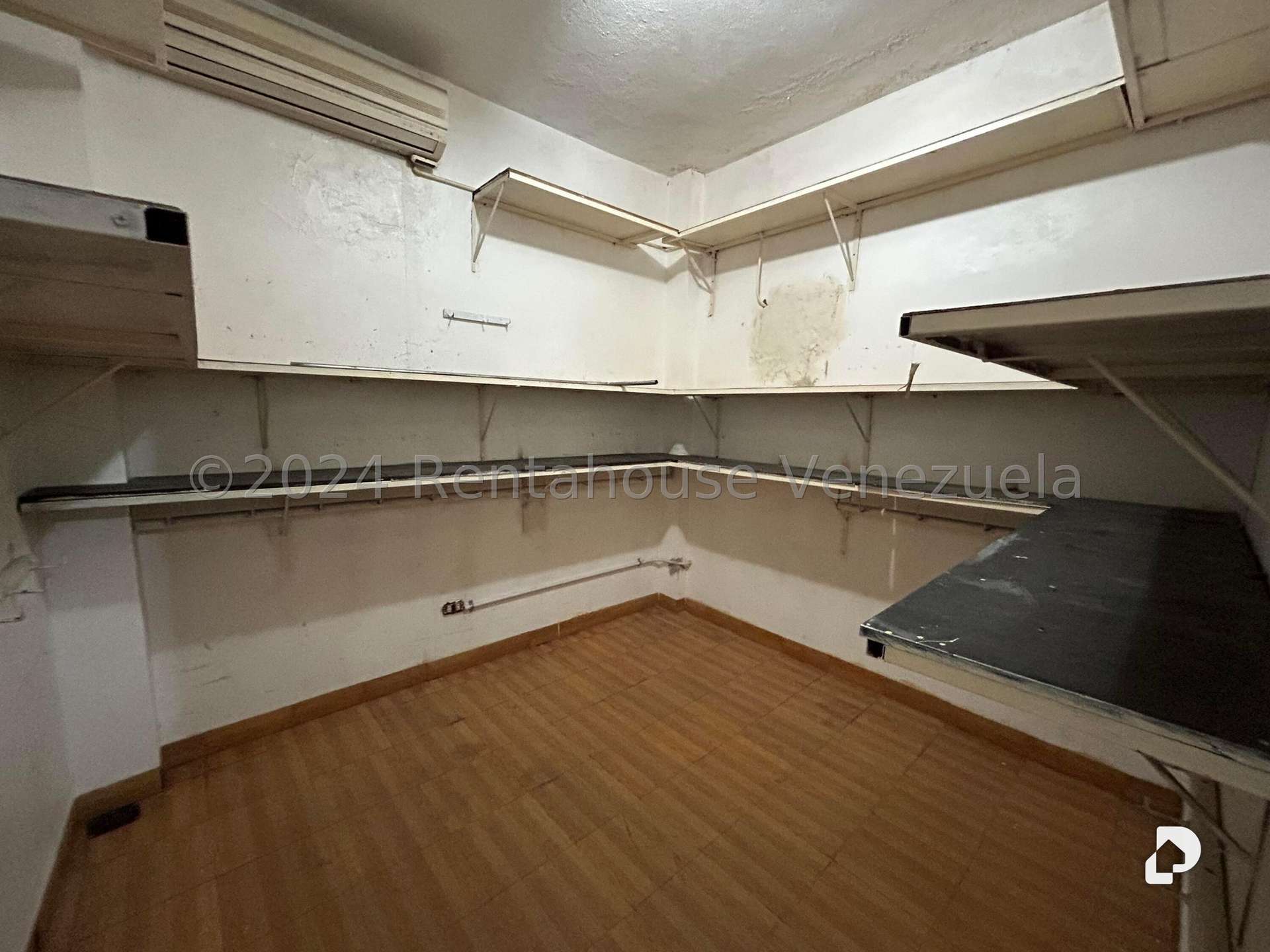 Casa en Bello Monte, Caracas – 12