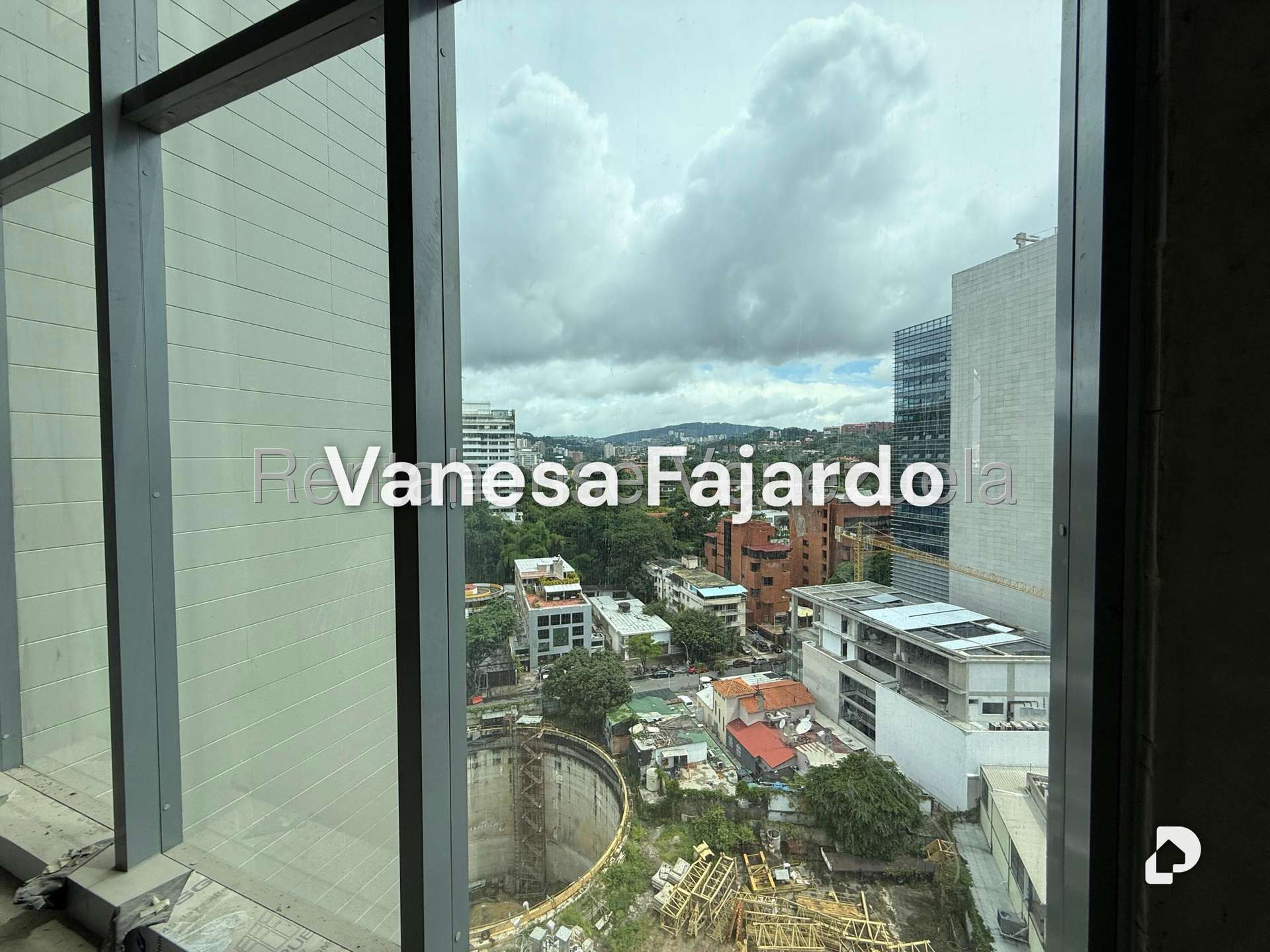 Oficina en Las Mercedes, Caracas – 11