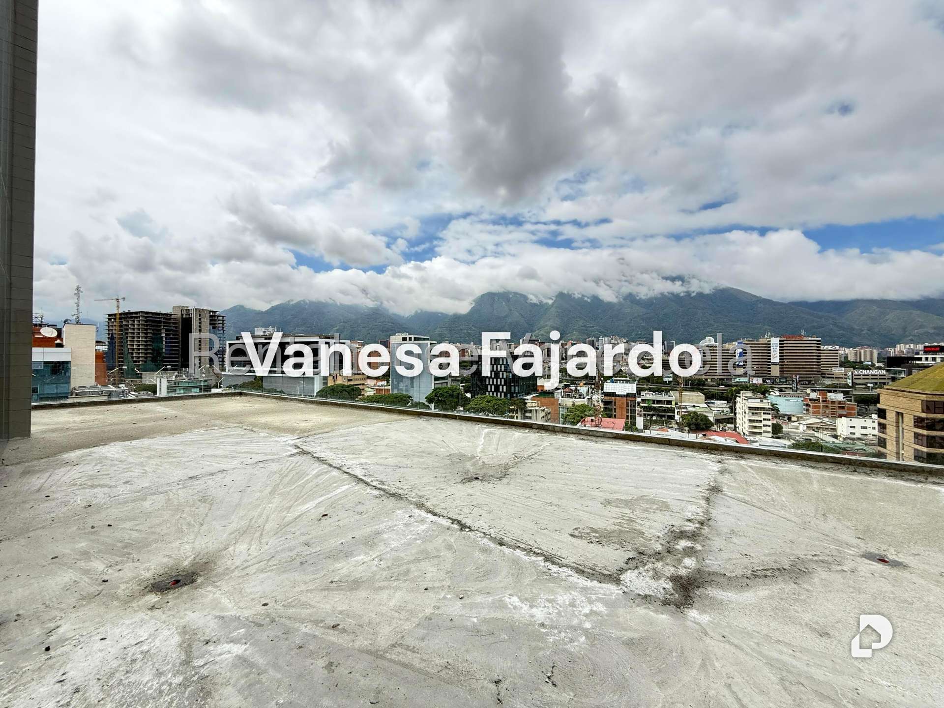 Oficina en Las Mercedes, Caracas – 27