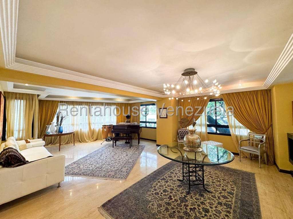 Apartment in Los Palos Grandes, Caracas - 1