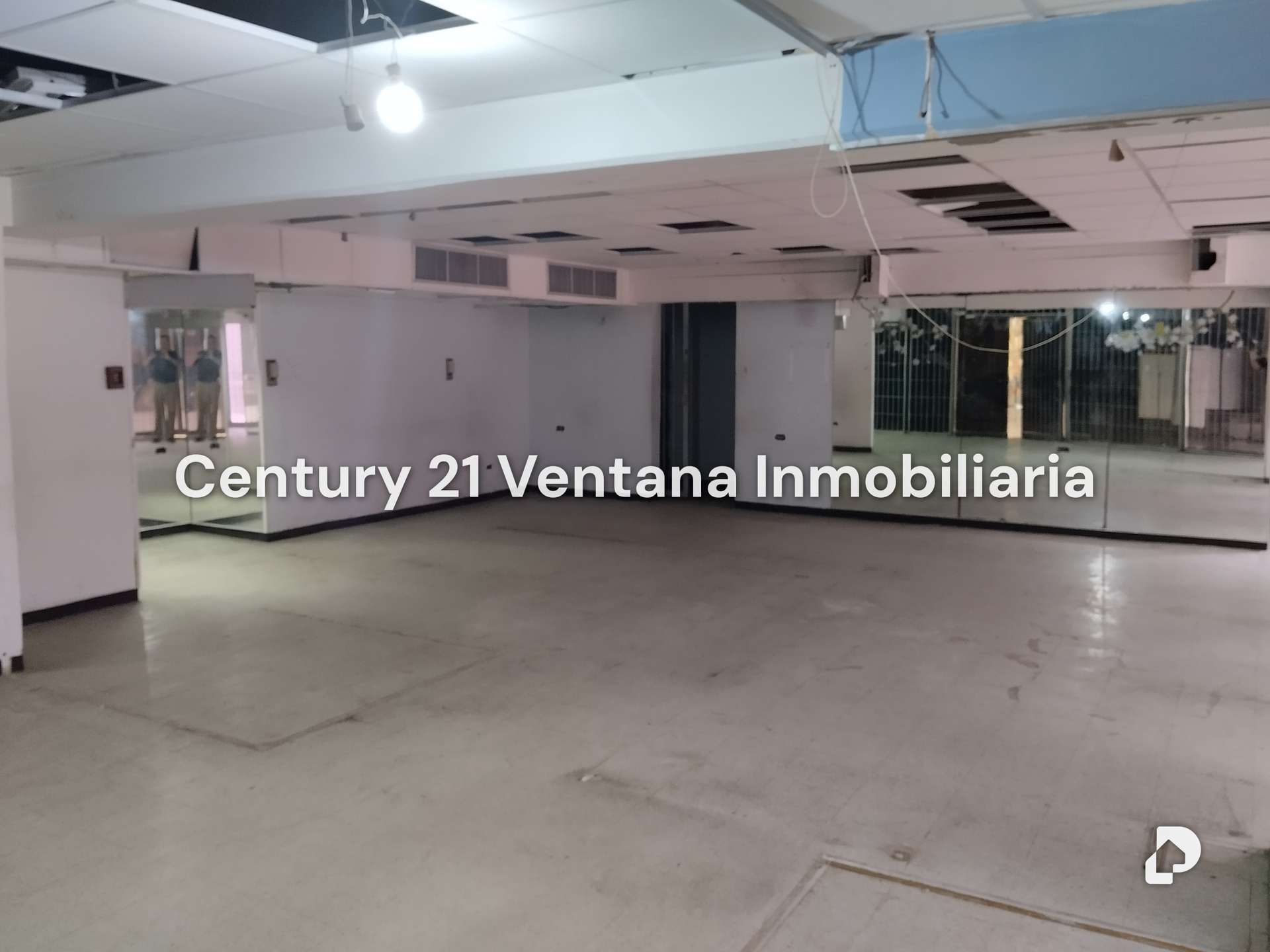 Local comercial en Los Caobos, Caracas – 24