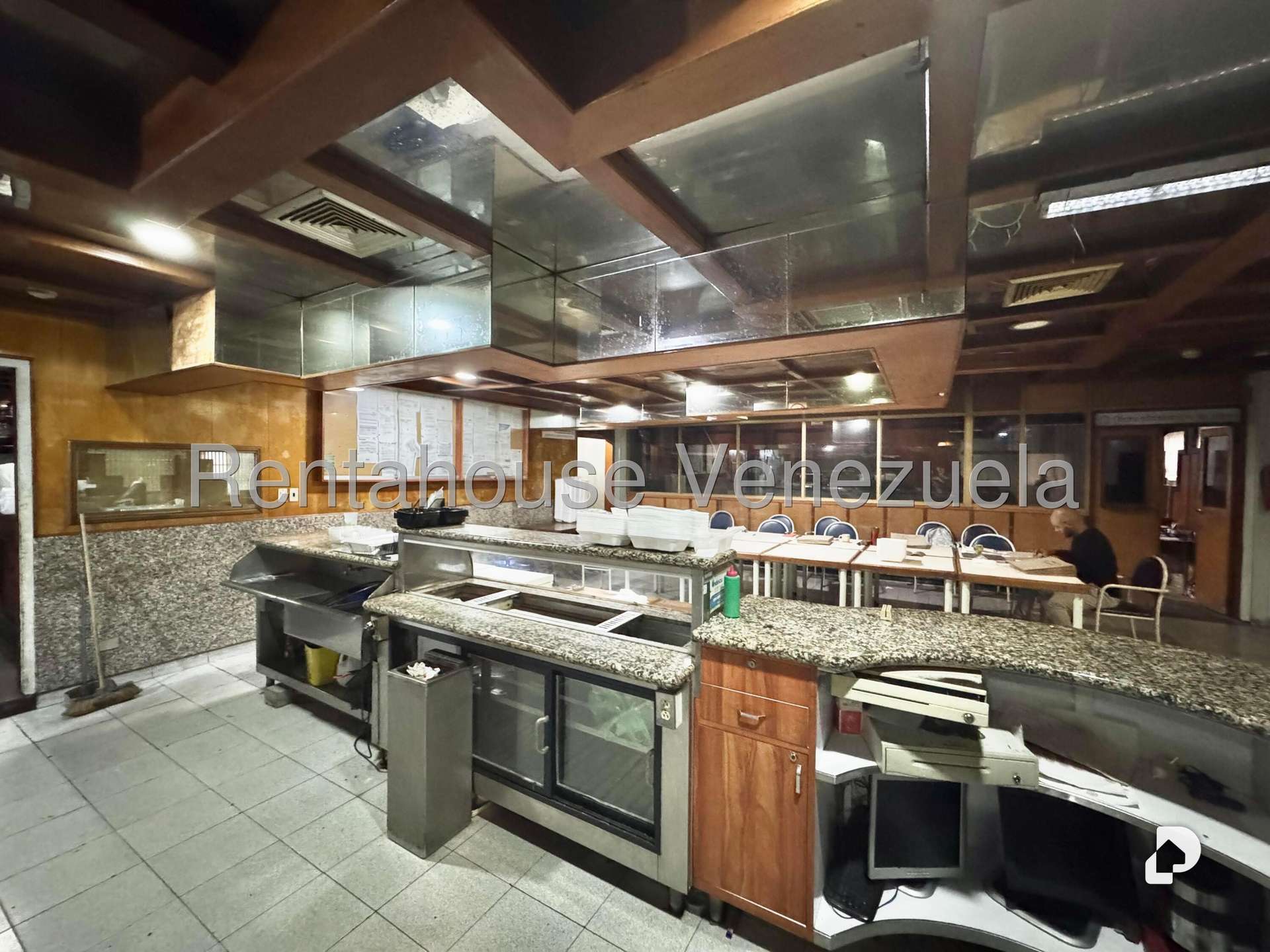 Local comercial en Parque Central, Caracas – 19