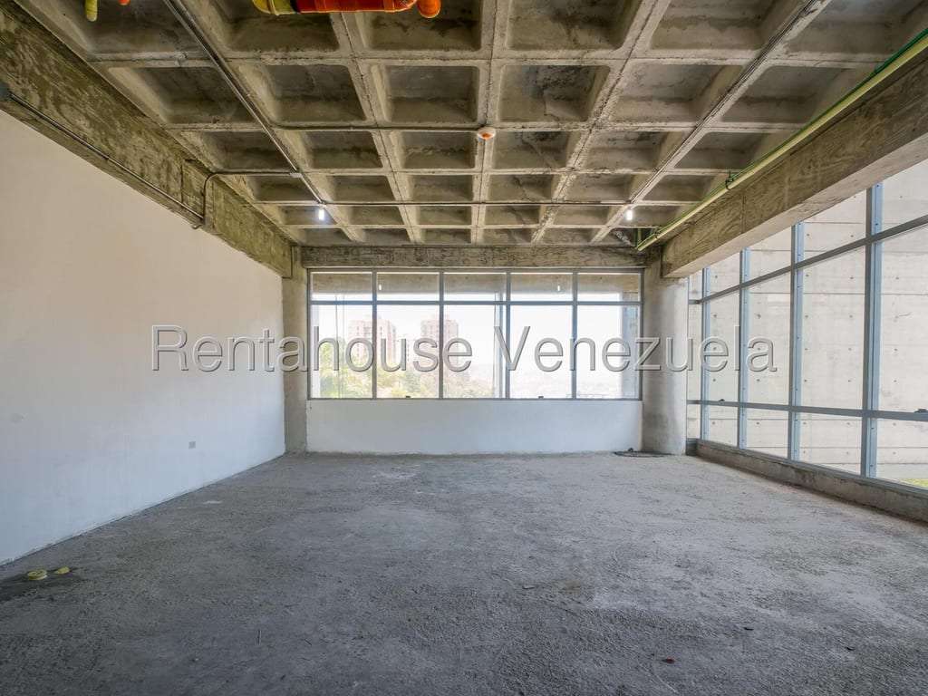 Local comercial en La Trinidad, Caracas - 1