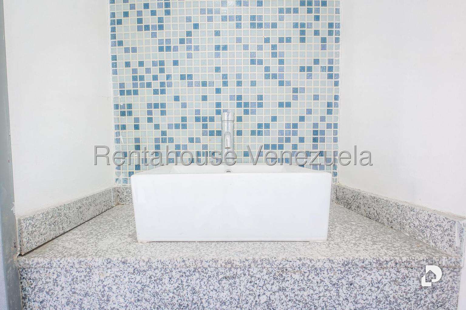 Local comercial en La Trinidad, Caracas – 11
