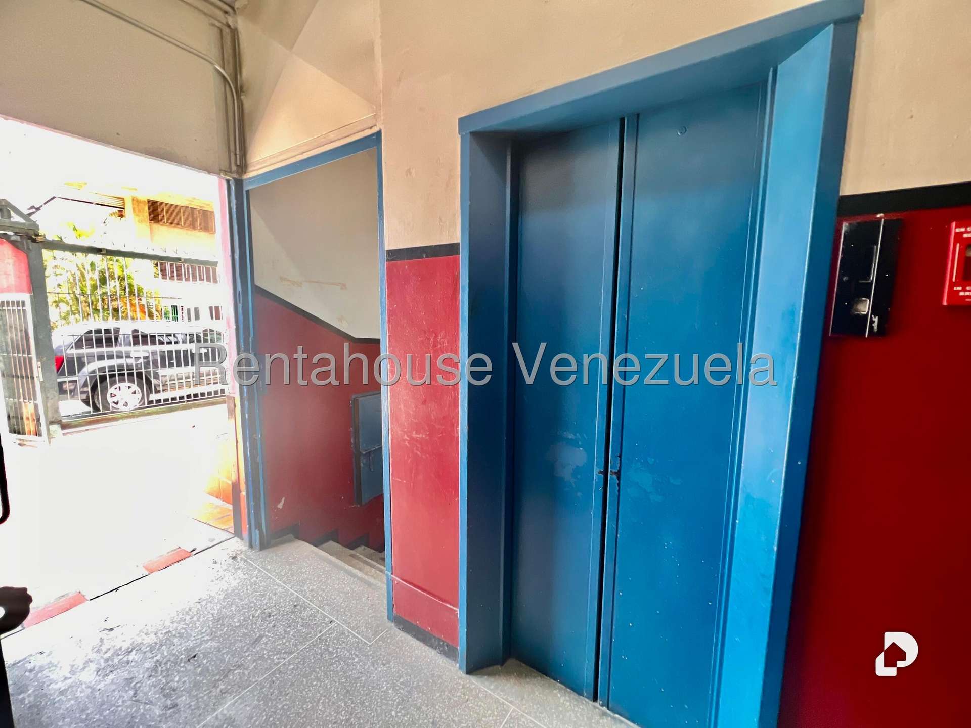 Building in La Urbina, Caracas – 13