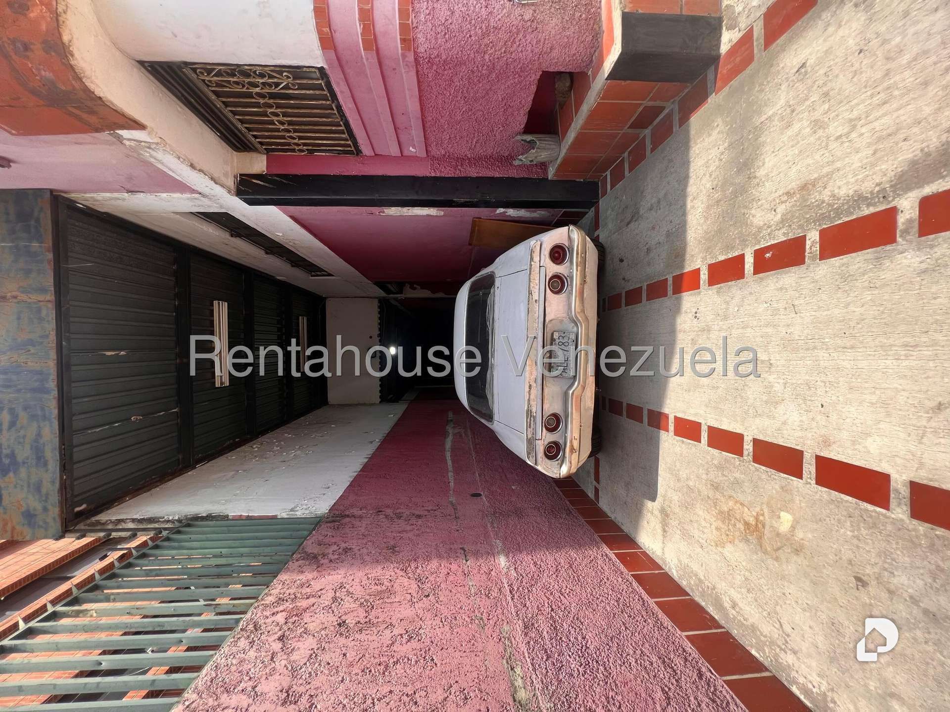 Building in La Urbina, Caracas – 4