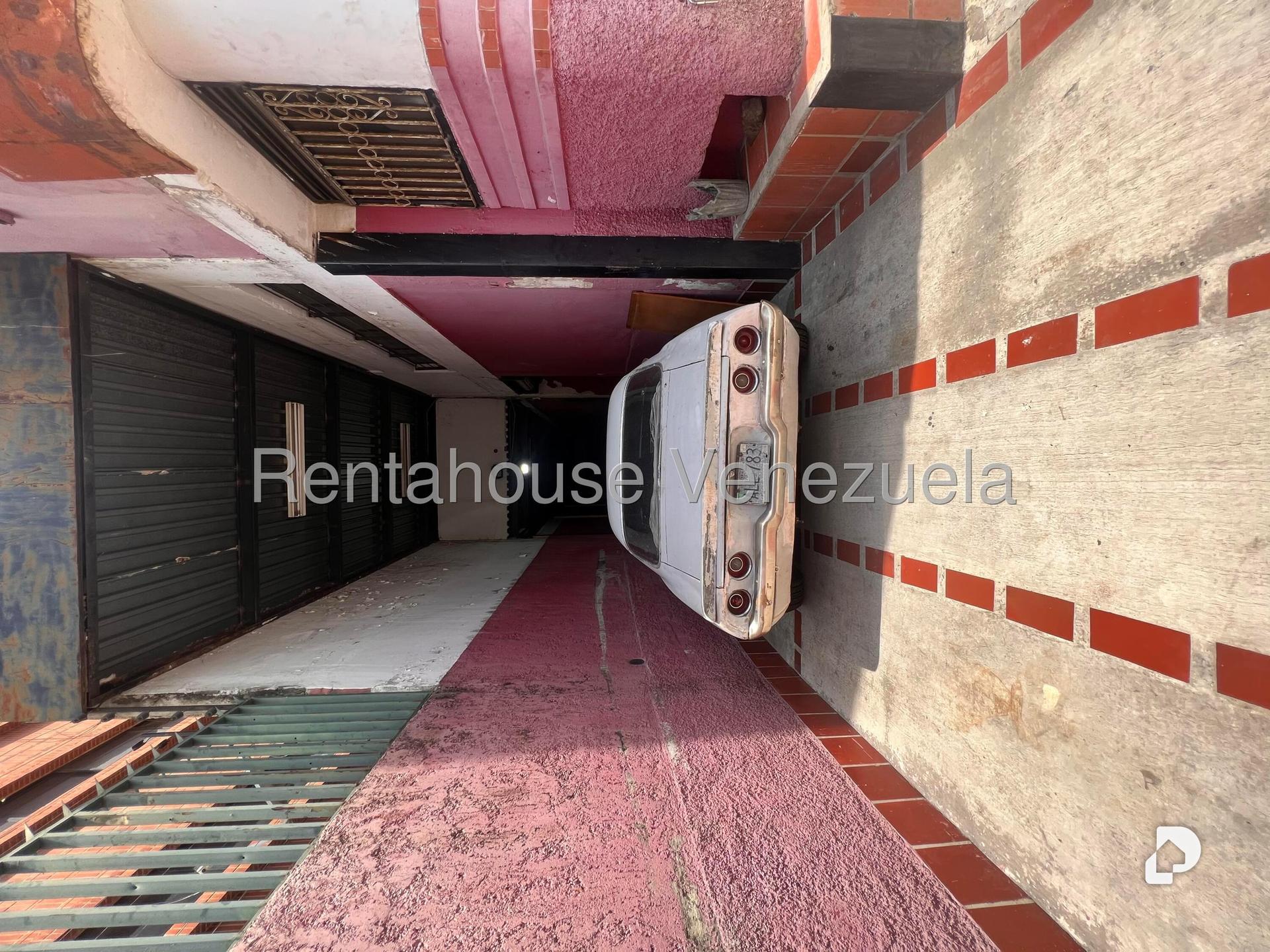 Building in La Urbina, Caracas – 4