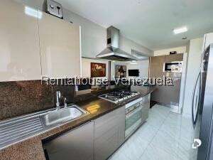 Apartamento en Los Palos Grandes, Caracas – 12