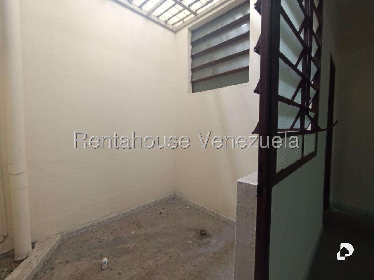 Local comercial en Catia, Caracas – 12