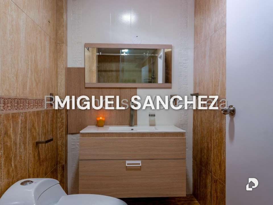 Casa en Alto Prado, Caracas – 16