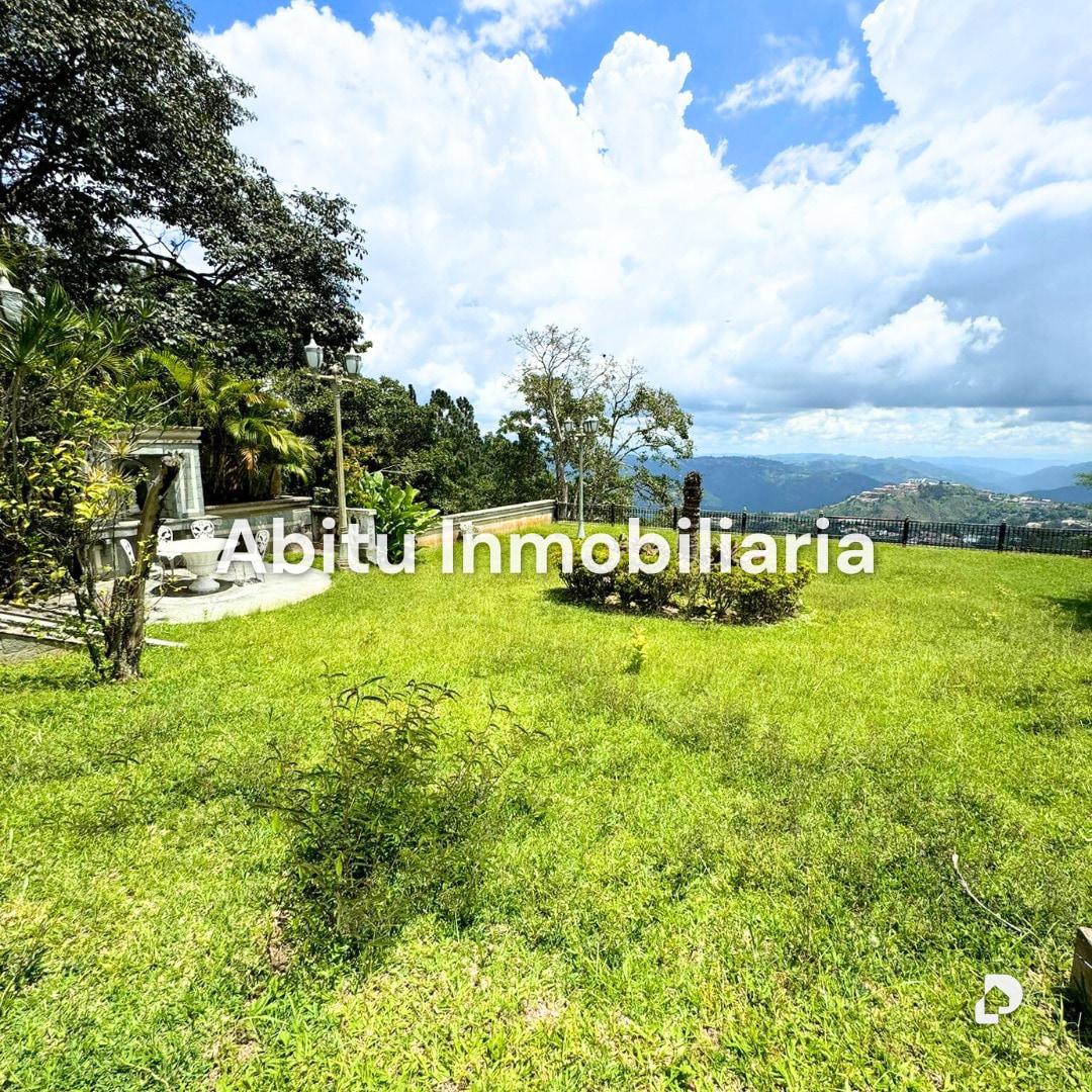 House in La Lagunita, Caracas – 3