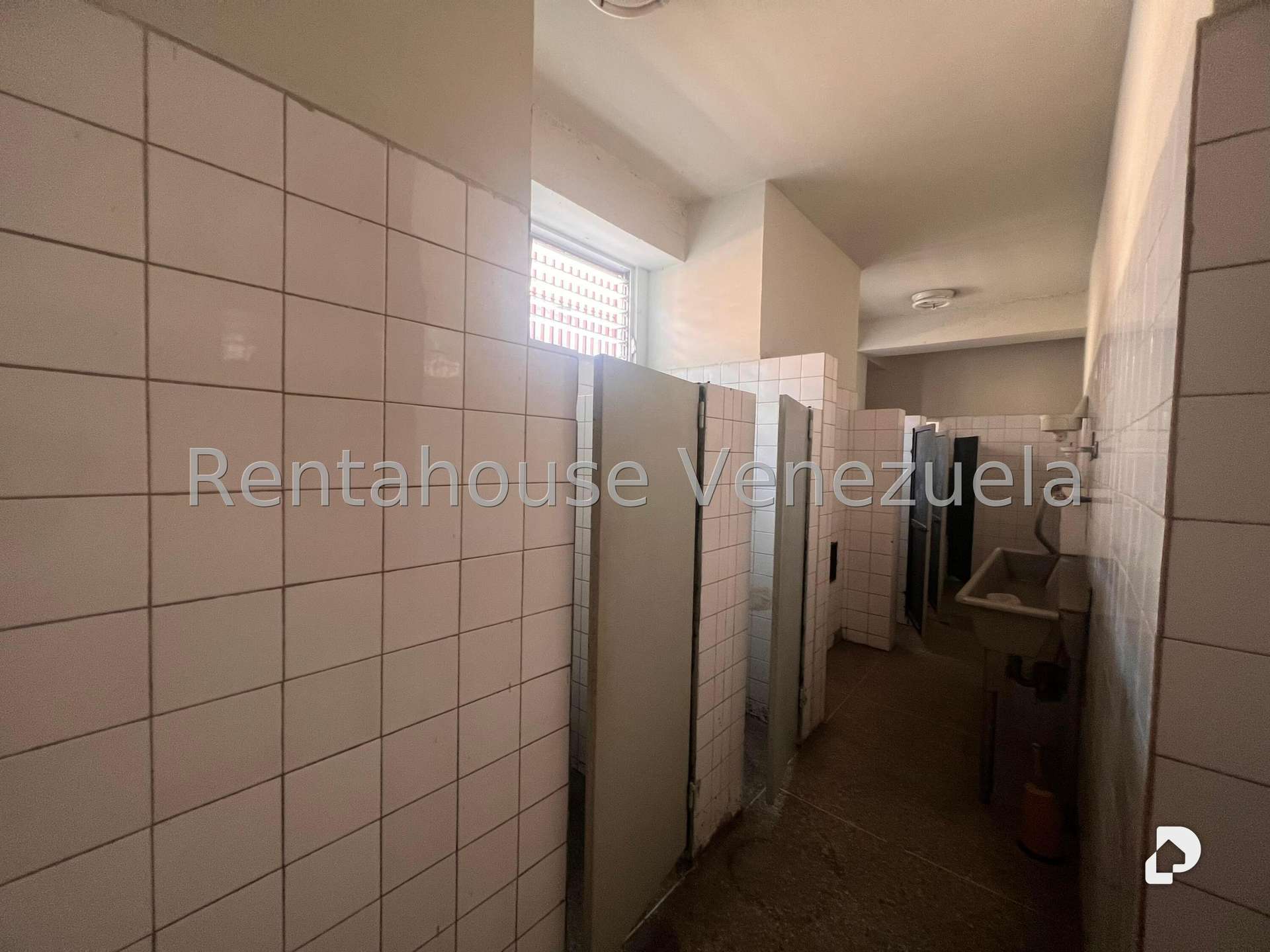 Local comercial en La Urbina, Caracas – 8