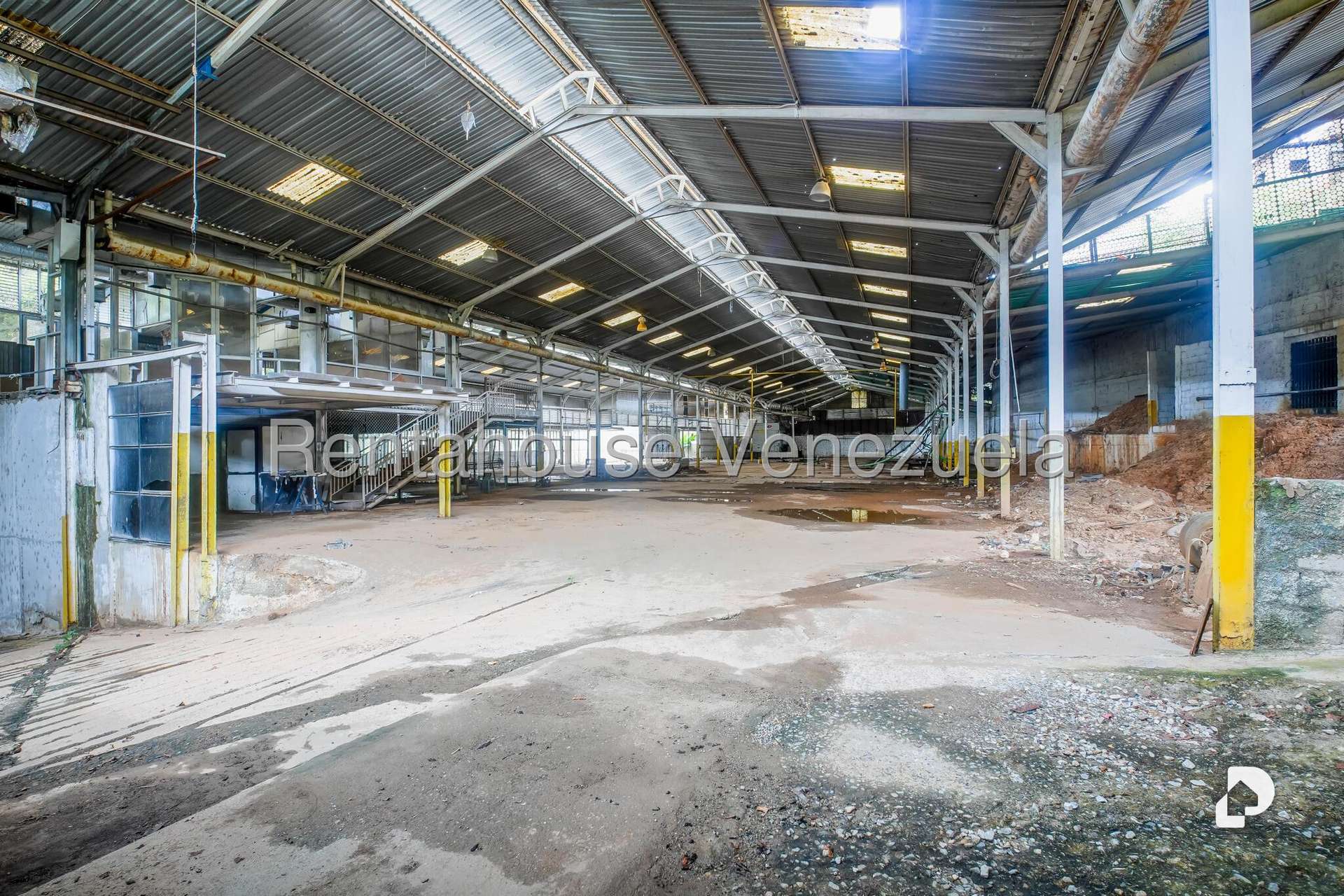 Local comercial en Parque Caiza, Caracas – 22