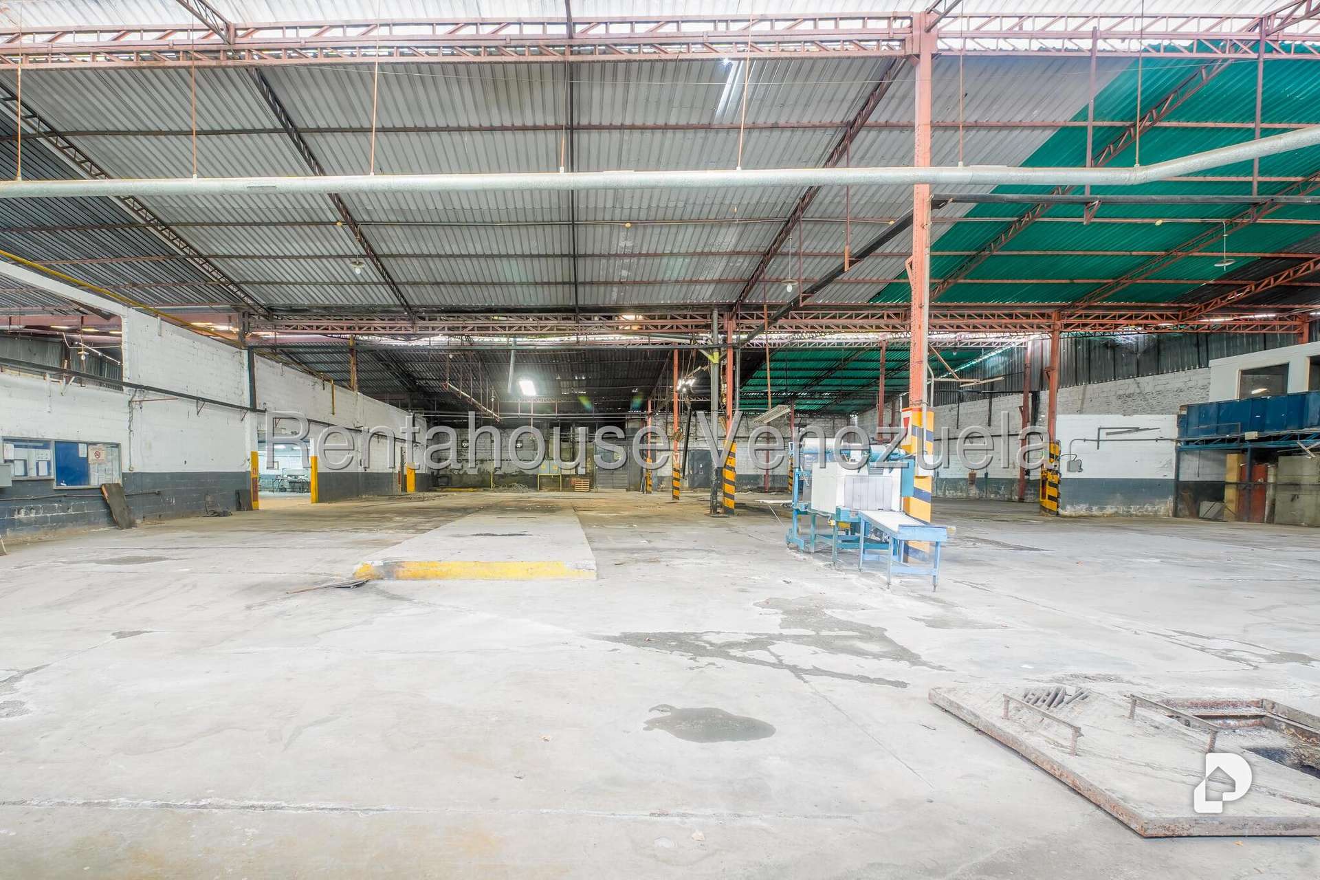 Local comercial en Parque Caiza, Caracas – 15