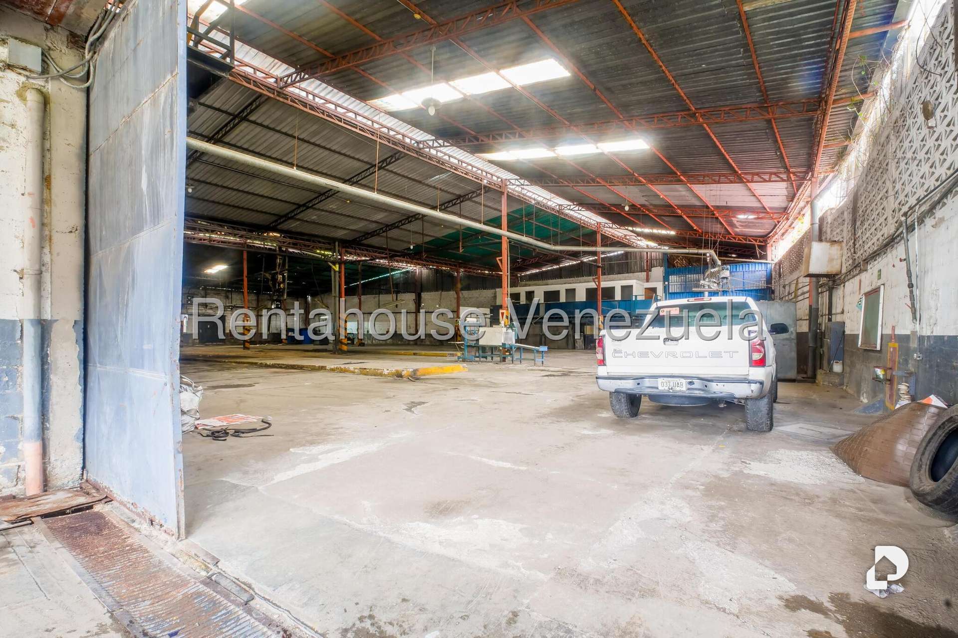 Local comercial en Parque Caiza, Caracas – 14